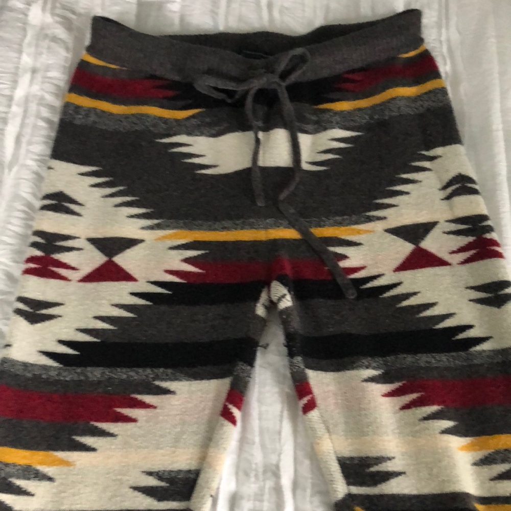 Cozy American Eagle sweater Aztec pattern leggings